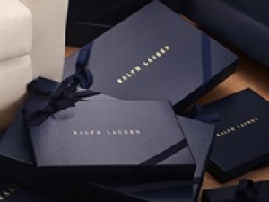 【オペレーション / グリーティング】中国語・英語できる方も歓迎(日本語レベルN１必須)■長期■時給1700円(経験有)+交通費支給■＜Ralph Lauren（ラルフローレン）　表参道店＞入口でのお出迎え・接客・ご案内など【週払可・制服貸与or私服を選べる・未経験でも相談OK・20代,30代,40代,50代前半スタッフさん活躍中】＜専用フォーム返信＆オンラインで簡単登録＞AP-T-Rah-in(MW)