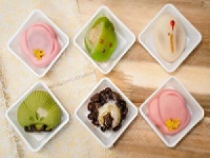 【和菓子販売】即日～長期 ＜新宿京王＞時給1500～1550円＋交通費 / 週払いOK◇果実を活かした見た目も美しい四季折々の果実和菓子◇なにかしら食品販売経験があればOK / デパ地下デビュー歓迎 / 20代.30代.40代.50代女性スタッフさん活躍中！＜専用フォーム返信＆オンラインで簡単登録＞FD-T-minamoto②-d