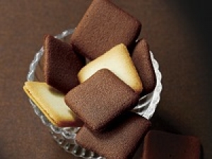 洋菓子デビュー歓迎！即日～長期・週3～ / 実働4H～相談OK＜洋菓子販売　海老名SA＞時給1550円＋交 / 週払いOK◇お土産市場でも上位！国内外問わず知名度高め！多くの人気商品を発信する有名洋菓子ブランド◇8:30～20:00内シフト制◇車・バイク通勤OK◇学生.20代.30代.40男女スタッフさん活躍中！＜焼き菓子販売/スイーツ販売/お土産販売＞制服貸与＜専用フォーム返信＆オンラインで簡単登録＞FD-T-gps-long②-d