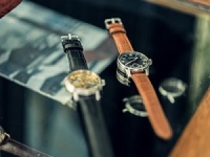 ■長期■時給1700円(経験有) / 交通費支給■高級時計の販売■＜御殿アウトレット＞時計販売未経験OK■スポーツウォッチなど愛用者多数の人気ブランド【週払いOK / 20代,30代,40代.50代前半 男女スタッフ活躍中】＜専用フォーム返信＆オンラインで簡単登録＞AP-T-tagh