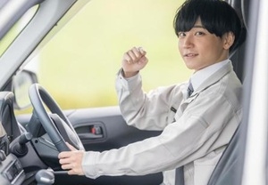 ■即日～長期■未経験OK！学生・フリーター活躍中！有名レンタカー店舗で洗車・回送スタッフ【高井戸】所有するレンタル用車両の洗車や点検・車両移動など■車好きなら初心者でも簡単な作業です！■時給1400円～1500円/月収例24万円/交通費支給/週払いOK/制服貸与あり■20代～50代男女活躍中！＜専用フォーム返信＆オンラインで簡単登録＞ OF-T-renta-d