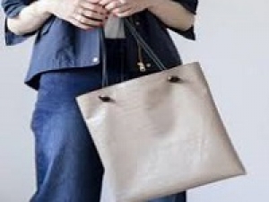 ■長期■時給1500円以上(経験有)+交通費■＜新宿伊勢丹＞■社員登用の可能性アリ■サステナブルな取組みで海外セレブなどファン多数。ロンドン発・エコで可愛いバッグブランド。高い機能性とポップで楽しいデザインも人気◆長期・週4～5日・社保有給完備・週払いOK・駅チカ・20代,30代女性活躍中＜WEB/来社 選べる登録方法◆履歴書不要＞AP-g-2-ANHD