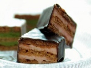 ◇即日スタート☆長期☆＜東京大丸/デパ地下/駅チカ＞時給1500円＋交通費あり◇チョコレートミルフィユ販売◇子供から大人まで大人気♪サクサク食感がたまらない♪包装未経験OK◇20代.30代.40代女性スタッフさん多数活躍中◇素敵な制服◇週払いも選べます♪＜専用フォーム返信＆オンラインで簡単登録＞FD-T-ruru②-d