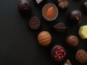 即日～長期＜渋谷デパ地下＞ちょっと特別な日に/ 自分へのご褒美に / 大切な人への贈り物に◇チョコレート販売◇洋菓子未経験OK / 食品 / 洋菓子デビューOK◇時給1400～1500円＋交◇20代.30代.40代女性スタッフさん活躍中！オシャレなチョコレートショップでお仕事☆☆＜専用フォーム返信＆オンラインで簡単登録＞FD-T-choco-D