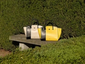 ■即日～長期■時給1400円以上(経験有)・交通費支給■＜FURLA /フルラ　玉川高島屋＞イタリア発・革新的な進化を続ける老舗バッグブランド【週払い可・社販なし / 制服貸与・シンプルネイルOK・20代,30代,40代女性スタッフ活躍中・スタート日相談OK】＜専用フォーム返信＆オンラインで簡単登録＞AP-T-fur-d