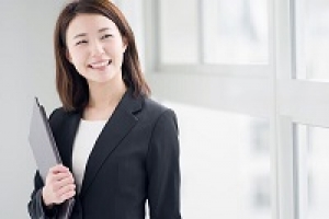 【正社員】関西支店 派遣会社の人材コーディネーター　お仕事をお探しの求職者様のカウンセリングからマッチングまでを担当☆業種はアパレル販売☆食品販売☆オフィスワークや軽作業etc☆月収27万円以上/昇給・賞与あり/年末年始・夏季休暇あり/日曜休み/本町駅徒歩5分 ＜ウノヒューマンライズ株式会社＞