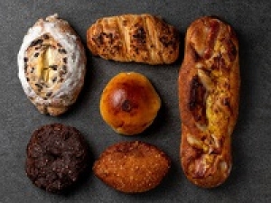 即日～長期◇未経験OK！焼きたての香りが堪らない♪ベーカリー販売＜新宿小田急＞フランス発の人気ベーカリー店◇販売スタッフさん募集！時給1500円＋交 / 週払いOK◇学生.20代.30代.40代.50代男女スタッフさん活躍中！駅チカ / デパ地下＜専用フォーム返信＆オンラインで簡単登録＞FD-T-ed-leb-d