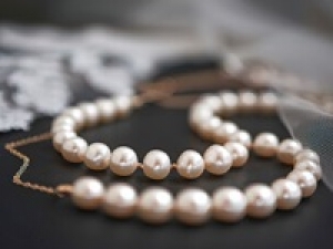 12/5(金)・12/6(土)【ERIS VELINA(エリスヴェリーナ)】時給1600円＋交通費＜有明ジメックス＞神戸発の無調色パールネックレスブランドで販売◇宝飾未経験OK◇パールを持っている、興味がある方歓迎◇ 週払いOK / 20代.30代.40代.50代男女活躍中！＜専用フォームの返信＆オンラインで登録OK＞tan-O-eris