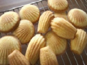 未経験OK！書類選考のみ【洋菓子の短期催事販売】短期＜9/18～9/24　池袋東武＞◇時給1350～1450円＋交通費 / 週払いOK◇レトロなパッケージが目印！ミルクとチーズにこだわった洋菓子店で箱入りお菓子の販売◇週3～5日 / スニーカーOK◇学生/20代.30代.40代男女スタッフさん活躍中！＜専用フォーム返信＆オンラインで簡単登録＞tan-F-shuku①-milk