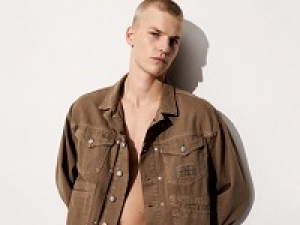 【Calvin Klein / カルバンクラインで販売スタッフ / 阪急メンズ東京】アパレル・アンダーウエア・フレグランスも人気！◆即日～長期＊時給1500円(経験有)・交通費全額支給・週払いOK＊社保有給完備・制服貸与・アパレル経験浅い方＆未経験も歓迎◆20代,30代男女スタッフ活躍中！＜専用フォームの返信＆オンラインで簡単登録＞AP-T-CK