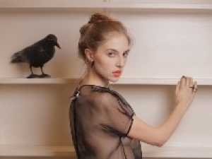 ★長期★MAX時給1500円(経験有)+交通費＜LOULOU WILLOUGHBY /ルルウィルビー NEWoMan新宿＞上品で遊び心のあるファッションを提案！レディースアパレル販売★制服貸与あり・社販も可能・シンプルネイルOK★20代,30代前半女性スタッフさん活躍中！＜専用フォームの返信＆オンラインで簡単登録＞ AP-T-loulou-d