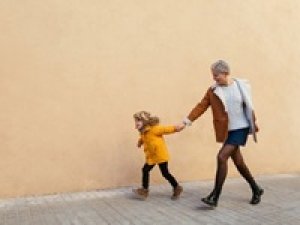 即日～長期＜錦糸町アルカキット＞フレンチトラッド×トレンドのミックススタイルが人気！アパレル販売◇◆時給1400円以上(経験有)+交通費 /  週払いOK / 社保有給完備 / 駅から徒歩5分以内 / 20代,30代女性スタッフさん活躍中！＜専用フォーム返信＆オンラインで簡単登録＞AP-T-avv