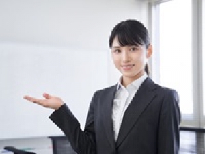 【ショールーム受付】未経験OK / 書類選考のみ / 1日からエントリーOK〖9/20～9/23　すまいるフェスタ / 三角広場(新宿)〗時給1400～1450円＋交通費◇住友不動産が運営する理想の住まいづくりを見て・触れて・体感できる人気イベント◇学生さん/20代.30代の男女活躍中！【スカートスーツ＋黒のパンプス / パンツも相談OK 】週払いOK・駅チカ＜専用フォーム返信＆オンラインで簡単登録＞tan-O-san-sin①