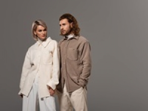 ■長期■週3日以上・実働4H以上から相談OK！■高時給1800円(経験有)+交通費【イタリアブランドのセレクトショップ◇青山店】美しい地中海にインスパイア・洗練された南イタリアのセンスが光る！リラックス感ある上質な着こなしを提案しています■週払いOK / 社保完備 / 制服貸与あり / アパレル販売＆スーツ・テーラー扱い経験者歓迎■20代,30代,40代前半女性タッフ活躍中！＜専用フォームの返信＆オンラインで簡単登録＞AP-T-gnd