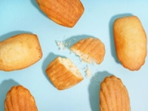 【お友達同士も歓迎】＜即日～5/6　大宮エキュート＞時給1300～1400円＋交通費◇洋菓子デビュー歓迎◇手土産でも定番！香ばしい焼き菓子やしっとり食感でリピーターさんも続出！袋入り、箱入り洋菓子販売◇ 週払いOK・週3～・未経験OK・Wワーク・扶養内・学生さん/20代.30代.40代男女活躍中！＜専用フォーム返信＆オンラインで簡単登録＞tan-F-shuku②-mm