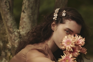 【正社員】ストアスタッフ募集＜ALEXANDRE DE PARIS/アレクサンドル ドゥ パリ 京都エリア＞ラグジュアリーなヘアアクセサリーブランドで販売■アパレル・服飾販売経験者歓迎！【年俸250～300万円 / 福利厚生充実 / 20代,30代女性活躍中】AP-ale