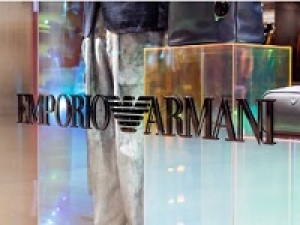 ■即日～長期■時給1500円+交通費■レディース＆メンズ複合店＜EMPORIO ARMANI｜エンポリオ アルマーニ　福岡岩田屋＞イタリア発モード界の帝王ブランドのセカンドライン■遊び心あるデザインが魅力■週払い可・社保完備・社販不要・駅から徒歩5分以内・20代,30代男女スタッフ活躍中！＜専用フォームの返信＆オンラインで簡単登録＞AP-K-EA