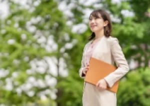 即日スタート☆未経験歓迎！正社員目指せる！運転免許とやる気があればチャレンジOK【大手賃貸不動産の営業スタッフ 大森店】物件のご紹介や内見同行☆契約書作成や物件情報の登録など☆時給1750円/月収例28万円/週払いOK/土日含む週4～5日☆20代,30代男女活躍中＜専用フォームの返信＆オンラインで登録OK＞OF-T-amp-eb-d