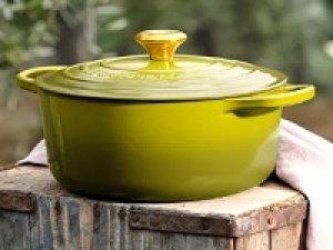 ■長期■時給1700円以上(経験有)+交＜Le Creuset ル・クルーゼ / 新宿伊勢丹＞独特のフォルムとカラフルな色展開が人気！可愛いキッチン雑貨販売♪週払いOK・制服貸与・直雇用社員登用実績あり・20代,30代,40代女性スタッフ活躍中！＜専用フォームの返信＆オンラインで簡単登録＞ AP-T-ruku