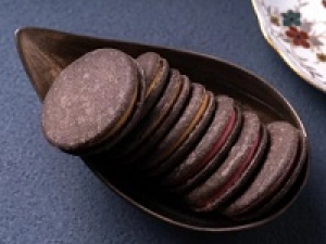 【未経験OK / 洋菓子販売】即日～長期 /＜日本橋三越＞可愛い板チョコレート・ブラウニー、フィナンシェ、ショコラでアレンジしたスイーツ販売◇時給1500円＋交通費 / 週払いOK / 包装未経験相談OK / 20代.30代.40代女性スタッフさん活躍中！＜専用フォーム返信＆オンラインで簡単登録＞FD-T-jw-bela②-d