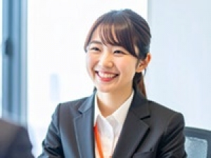 残り枠わずか！スキマ時間にお仕事【3/23(月)　1F商談コーナー受付】時給1400～1450円＋交通費支給 / 週払いOK【新宿駅 / 西新宿駅 / 都庁前駅】未経験歓迎！難しい内容なし！丁寧な接客ができればOK◇学生さん/20代.30代の女性活躍中！書類選考のみ【スカートスーツ＋黒のパンプス / パンツも相談OK】＜専用フォーム返信＆オンラインで簡単登録＞tan-O-san-shin②