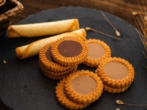 即日～長期◇期間の相談もOK＜押上＞時給1450円+交通費 / 週払いOK◇神戸発！老舗洋菓子メーカーの人気店◇人気NO1のなめらかプリン、クリームチーズのこくが引き立つチーズケーキ等◇ロングセラー商品が豊富なショップで洋菓子販売◇実働7～7.5H相談OK / 実働時間内に着替え時間あり / 週払いOK / 制服貸与あり /20代.30代40代前半女性スタッフさん多数活躍中◇＜専用フォーム返信＆オンラインで簡単登録＞FD-T-moz②-d