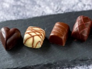 ■洋菓子未経験OK■即日～長期＜新宿小田急＞ベルギー王室御用達！チョコレート＆スイーツ菓子の人気SHOPで洋菓子の販売◇時給1500円＋交通費 / 週払いOK ◇20代.30代.40代.50代前半 男女スタッフさん活躍中！＜専用フォーム返信＆オンラインで簡単登録＞FD-T-ed-vita-d