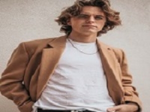 ■正社員■＜メンズアパレル＞ストアスタッフ募集■＜新宿伊勢丹・日本橋高島屋＞インポートブランドを多数取り扱うアパレル専門商社のショップで販売業務◇メンズウェア・ファッション雑貨・アクセサリー・インテリア等【月収22～33万円 / 社保完備/有休 / アパレル経験を活かせる / 20代,30代活躍中】◇スタート日ご相談出来ます◇AP-T-tyd