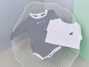 ■長期■子供服■時給1500円以上(経験有)+交通費支給■未経験OK＜agn&egrave;s b. ENFANT / アニエスベー アンファン   新宿伊勢丹＞パリ発のシンプルシックな人気ブランドのキッズライン■嬉しい制服貸与・週払OK■20代,30代,40代女性スタッフ活躍中！＜専用フォーム返信＆オンラインで簡単登録＞AP-T-agn-e-d