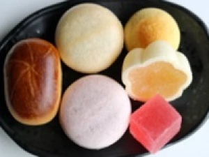 未経験歓迎！【年末年始の短期販売STAFF / 週4～5日】即日～1/中旬  ＜日本橋高島屋＞縁起もよく可愛らしい鳥型のサブレーは鎌倉銘菓！鎌倉発の老舗店で和菓子販売◇時給1400～1500円＋交通費 / 週払いOK / 20代.30代.40代女性活躍中！＜専用フォーム返信＆オンラインで簡単登録＞tan-F-toshim