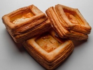 即日～長期◇未経験OK！焼きたての香りが堪らない♪ベーカリー販売＜日暮里エキュート＞フランス発の人気ベーカリー店◇販売スタッフさん募集！時給1500円＋交 / 週払いOK◇学生.20代.30代.40代.50代男女スタッフさん活躍中！駅チカ / デパ地下 ＜専用フォーム返信＆オンラインで簡単登録＞ FD-T-ed-leb-d