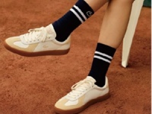 ◆長期◆時給1700円(経験有)・交通費支給＜LACOSTE / ラコステ 　横浜ベイサイド＞ワニのマーク&amp;コラボアイテムも人気！スポーツからデイリーまでどんなシーンでも活躍【アパレル未経験OK・週払いOK・社保有給完備・20代,30代前半男女スタッフ活躍中・駅から徒歩5分以内】＜専用フォームの返信＆オンラインで簡単登録＞ AP-T-LA-d