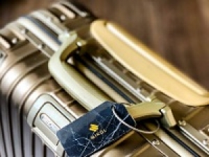 ■長期■高時給！時給1600円以上(経験有)+交■スタート日相談OK＜TUMI／トゥミ　阪急メンズ東京＞高機能バッグの代名詞的ブランドで販売■週払いOK・駅から徒歩5分以内・制服貸与あり・20代,30代,40代男女スタッフ活躍中！＜専用フォームの返信＆オンラインで簡単登録＞AP-T-tumi-d