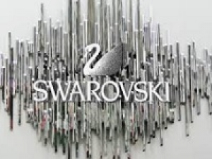 ■長期■時給1500～1600円+交通費全額支給■＜Swarovski/スワロフスキー　新宿店＞クリスタルジュエリーブランドで販売◇スマホケース、時計、キーホルダー◇未経験も歓迎！20代,30代男性スタッフ活躍中！【週払いOK／ジュエリー＆制服貸与／社保有給完備／駅から徒歩5分以内】＜専用フォーム返信＆オンラインで簡単登録＞AP-T-suwa-d