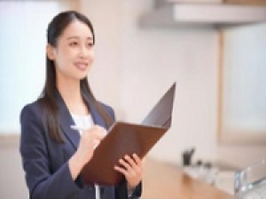 即日スタート☆未経験歓迎！正社員目指せる！運転免許とやる気があればチャレンジOK【大手賃貸不動産の営業スタッフ 田町三田通り店】物件のご紹介や内見同行☆契約書作成や物件情報の登録など☆時給1700円/月収例28万円/週払いOK/土日含む週4～5日☆20代,30代男女活躍中＜専用フォームの返信＆オンラインで登録OK＞OF-h-amp-eb-mitato