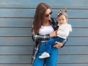 即日～長期＜ジアウトレット湘南平塚＞フレンチトラッド×トレンドのミックススタイルが人気！アパレル販売◇◆時給1400円以上(経験有)+交通費 /  週払いOK / 社保有給完備 /  20代,30代女性スタッフさん活躍中！＜専用フォーム返信＆オンラインで簡単登録＞AP-T-avv