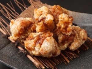 未経験OK！即日～長期＜池袋東武＞時給1650円＋交通費 / 週払いOK◇拘りの特性ダレが大人気！冷めても美味しい特製唐揚げの販売◇週3～5日 / 実働5～8H相談OK / スニーカOK / 20代.30代.40代.50代男女スタッフさん多数活躍中！＜WEB/来社 選べる登録方法◆履歴書不要＞fd-j-lamp-koujiya-d