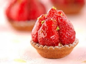 年末年始の洋菓子販売　即日～1/15【週3日 / 11:00～20:00】未経験歓迎！こだわりのフルーツを使用したスイーツSHOPで洋菓子販売＜横浜そごう＞時給1550～1650円＋交通費 / 週払いOK / Wワーク / 扶養内 / 何かしらの販売経験があればOK / 期間限定の好条件＆高時給 / テキパキ動く事が好きな方におススメ！学生.20代.30代.40代女性スタッフさん活躍中！＜専用フォーム返信＆オンラインで簡単登録＞tan-F-pl-foun