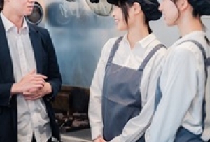 【正社員】ファッションビルを中心に店舗を構える食品セレクトストア◆アウトレット運営マネージャーを募集！日々の店舗運営/スタッフ管理から原価管理やプロモーションなど幅広く活躍！木更津アウトレット店の運営に関わる全てをお任せします！キャリアアップしたい方歓迎！＊年収450万～600万円＊年間休日117日＊土日祝含む週5日勤務＊木更津店常駐＊車通勤相談可能＊30代,40代前半男女活躍中!  OF-h-wel-outmane