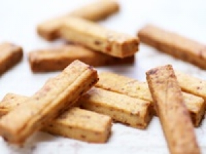 食品販売・包装未経験OK【焼き菓子販売】即日～長期　スタート日相談OK＜新宿デパ地下＞落ち着いた雰囲気・長年愛される銀座の洋菓子ブランド◇パイ菓子・クッキー・ドライケーキなど◇個包装・箱入りの焼き菓子販売◇日給11,000円＋交通費◇20代.30代.40代.50代 男女ス活躍中！＜専用フォーム返信＆オンラインで簡単登録＞FD-T-ues②