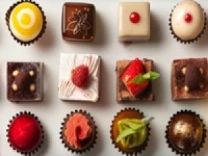 長期＜洋菓子販売 / 玉川高島屋＞スタート日相談OK◇時給1500円＋交 / 週払いOK◇チョコレートでコーテイングしたミルフィユ菓子発祥◇個包装＆オシャレなパッケージ◇一口サイズのプチフールや焼き菓子などギフトにも喜ばれる人気ブランド◇20代.30代.40代前半の女性スタッフさん多数活躍中！＜専用フォーム返信＆オンラインで簡単登録＞FD-T-ruru①