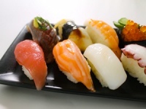 【すし将 / お寿司販売】書類選考のみ / 未経験歓迎＜5/6～5/12　志木マルイ＞日給12,000円(時給換算1,714円)＋交通費◇7時間以上勤務した場合は残業手当あり(25％割増 /時給2142円)★1日でしっかり稼げる！大人気のパック入りお寿司の催事店舗で販売◇学生/20代.30代.40代.50代 女性スタッフさん活躍中！＜専用フォームの返信＆オンラインで登録OK＞tan-F-syo①