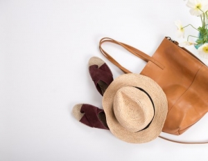 ■長期・週4日(月16日程度)■時給1450円以上(経験有)+交通費支給■＜IL BISONTE/イルビゾンテ☆湘南テラスモール＞フィレンツェ発のレザーブランドでバッグ・革小物販売★20代,30代女性スタッフ活躍中★【週払いOK・私服勤務・駅から徒歩5分以内・スタート日相談OK】＜専用フォーム返信＆オンラインで簡単登録＞AP-T-ilbiso-d