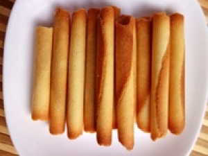 即日～長期(スタート日相談OK)【未経験OK / 週3日～OK 】時給1500円＋交通費 / 週払いOK『渋谷ヒカリエ』ロール型のクッキーは代表商品！手土産、日本土産の大定番！箱入り・袋入り洋菓子販売◇20代.30代.40代女性活躍中＜専用フォーム返信＆オンラインで登録OK＞FD-T-yoku-long-haken①-d