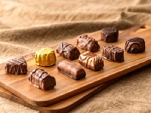 ■洋菓子未経験OK■即日～長期 ＜上野松坂屋＞ベルギー王室御用達！チョコレート＆スイーツ菓子の人気SHOPで洋菓子の販売◇時給1500円＋交通費 / 週払いOK ◇20代.30代.40代.50代前半 男女スタッフさん活躍中！＜専用フォーム返信＆オンラインで簡単登録＞FD-T-ed-vita-d