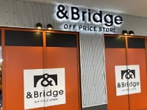 ■即日～長期■時給1550円以上(経験有)+交通費■＜＆Bridge (アンドブリッジ )　五反田TOC＞サスティナブルを実現した大手アパレルが手掛けるお得感満載のオフプライスショップで販売◇ウェア・バッグ・シューズ・小物・ファッション雑貨★週払いOK / 私服勤務でOK / 20代,30代,40代男女活躍中！＜専用フォームの返信＆オンラインで簡単登録＞ AP-T-&amp;b-d