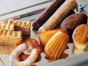 ■時給UP期間中■即日～長期◇時給1550円＋交 / 週払いOK＜ガトードボワイヤージュ /  青葉台東急＞横浜発☆幸せを呼ぶ「馬蹄型のパイ」が目印☆焼き菓子・ケーキ・スイーツ販売◇週4～5日勤務◇素敵な制服貸与◇スイーツ好きさん歓迎♪ 経験を活かしてお仕事しませんか◇20代.30代.40代女性スタッフさん多数活躍中!＜専用フォーム返信＆オンラインで簡単登録＞FD-T-gat①-d