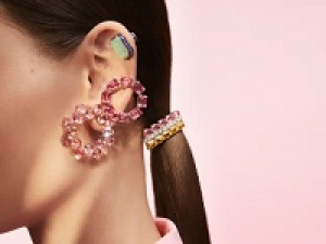 ■長期■時給1500円(経験有)+交通費全額支給＜Swarovski/スワロフスキー　横浜そごう＞クリスタルジュエリーブランドで販売■スマホケース、時計、キーホルダー■20代,30代,40代女性スタッフ活躍中！未経験の方・勤務日数少なめ希望の方相談可能♪【週払いOK／ジュエリー＆制服貸与／社保有給完備】＜専用フォーム返信＆オンラインで簡単登録＞AP-T-suwa