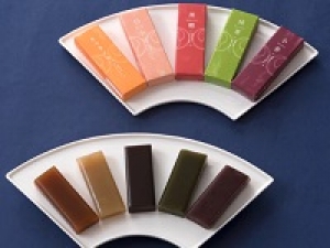 未経験OK◇和菓子好きな方歓迎＜時給1500～1550円＋交通費＞即日～長期◆京菓子の老舗店で和菓子販売『鶴屋吉信 / 虎ノ門ヒルズ』ロングセラー銘菓が人気！優しい口どけの餅菓子！◇20代.30代.40代.50代女性スタッフさん活躍中◇社保完備/週払いOK＜専用フォーム返信＆オンラインで簡単登録＞FD-T-tsuru①-d