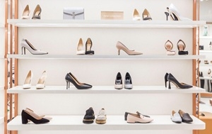 ＊即日～長期＊時給1600円(経験有)+交通費＊レディースシューズ＆雑貨ショップスタッフ【キラリナ京王吉祥寺】快適さとデザイン性を兼ね備えたシューズ、履くだけで気分が上がるシューズが揃います♪バック等のファッション雑貨も展開＊アパレル未経験歓迎！物販経験があればOKです♪＊週払いOK・社保有給完備＊20代,30代,40代女性スタッフ活躍中！＜専用フォーム返信＆オンラインで簡単登録＞AP-T-leta-d